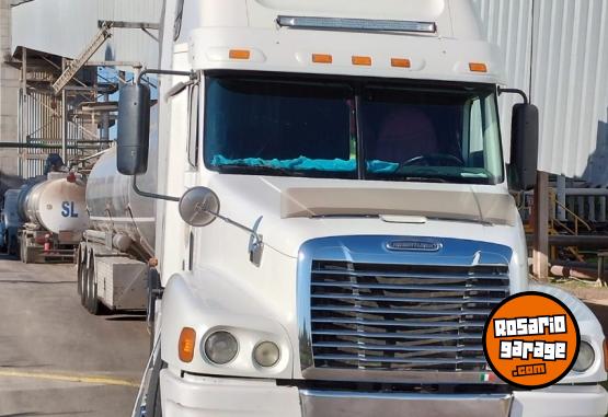 Camiones y Gr�as - Vendo cami�n Freightliner motor detroit 520 HP  Caja Fuller de 10  Modelo 2007 - En Venta