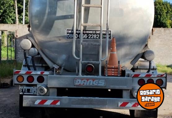 Camiones y Gr�as - Vendo cami�n Freightliner motor detroit 520 HP  Caja Fuller de 10  Modelo 2007 - En Venta