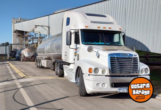 Camiones y Gr�as - Vendo cami�n Freightliner motor detroit 520 HP  Caja Fuller de 10  Modelo 2007 - En Venta