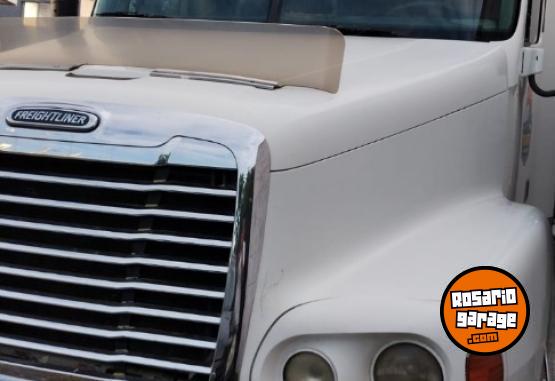 Camiones y Grúas - Vendo camión Freightliner motor detroit 520 HP Caja Fuller de 10 Modelo 2007 - En Venta