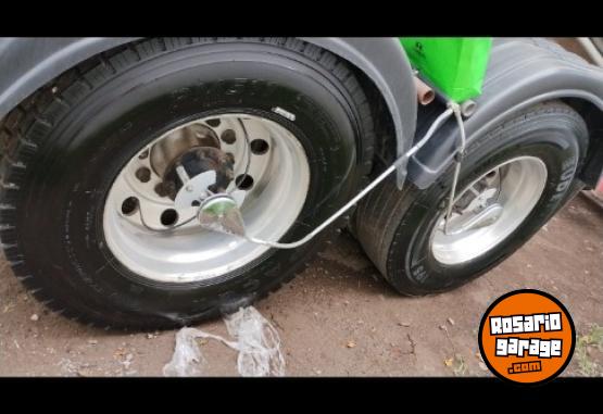 Camiones y Grúas - Vendo camión Freightliner motor detroit 520 HP Caja Fuller de 10 Modelo 2007 - En Venta