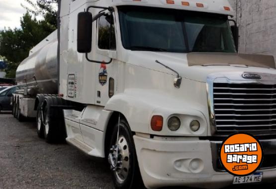 Camiones y Grúas - Vendo camión Freightliner motor detroit 520 HP Caja Fuller de 10 Modelo 2007 - En Venta