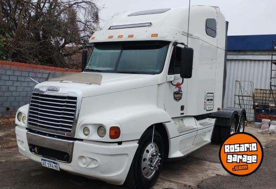 Camiones y Grúas - Vendo camión Freightliner motor detroit 520 HP Caja Fuller de 10 Modelo 2007 - En Venta