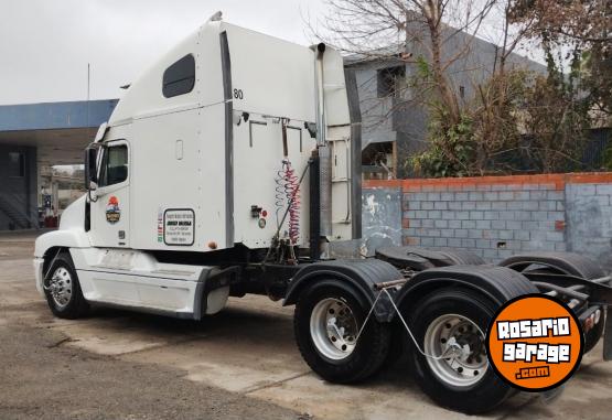 Camiones y Grúas - Vendo camión Freightliner motor detroit 520 HP Caja Fuller de 10 Modelo 2007 - En Venta