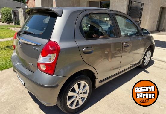 Autos - Toyota Etios 2017 Nafta 99000Km - En Venta