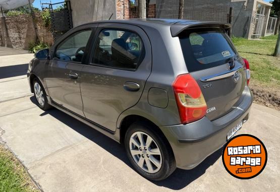 Autos - Toyota Etios 2017 Nafta 99000Km - En Venta