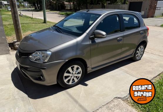 Autos - Toyota Etios 2017 Nafta 99000Km - En Venta