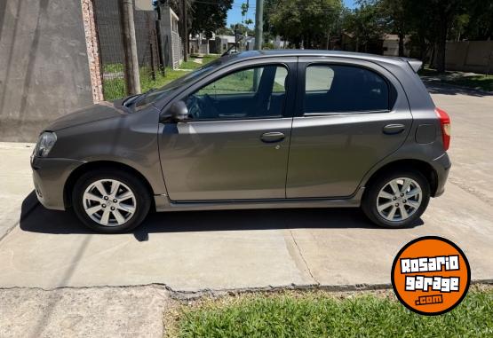 Autos - Toyota Etios 2017 Nafta 99000Km - En Venta