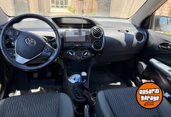 Autos - Toyota Etios 2017 Nafta 99000Km - En Venta