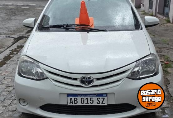 Autos - Toyota Etios 2018 Nafta 60000Km - En Venta