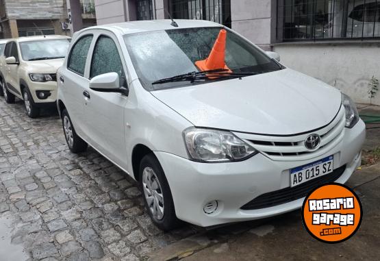 Autos - Toyota Etios 2018 Nafta 60000Km - En Venta