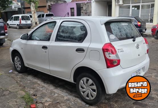 Autos - Toyota Etios 2018 Nafta 60000Km - En Venta