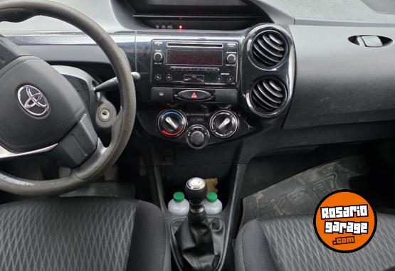 Autos - Toyota Etios 2018 Nafta 60000Km - En Venta