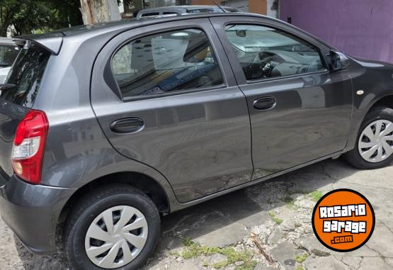Autos - Toyota Etios 2021 Nafta 60000Km - En Venta