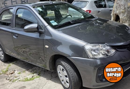 Autos - Toyota Etios 2021 Nafta 60000Km - En Venta