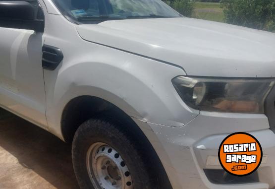 Camionetas - Ford Ranger 3.2 XLS 2016 Diesel 350000Km - En Venta