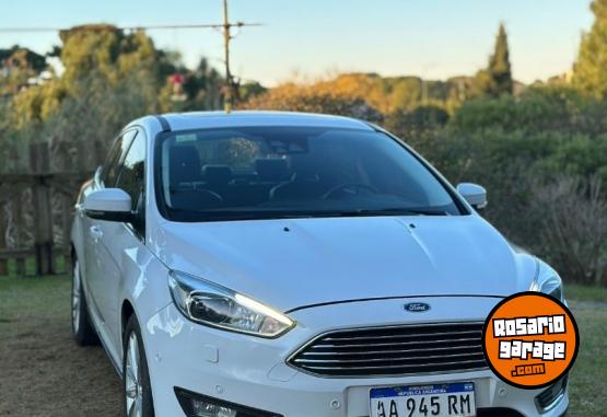 Autos - Ford Focus 4p 2.0 MT Titanium 2017 Nafta 160000Km - En Venta