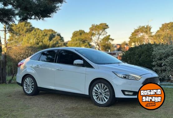 Autos - Ford Focus 4p 2.0 MT Titanium 2017 Nafta 160000Km - En Venta