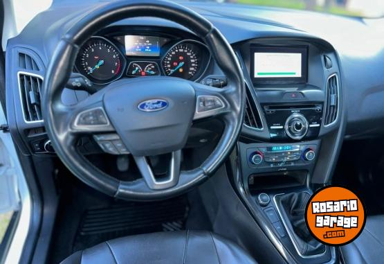 Autos - Ford Focus 4p 2.0 MT Titanium 2017 Nafta 160000Km - En Venta