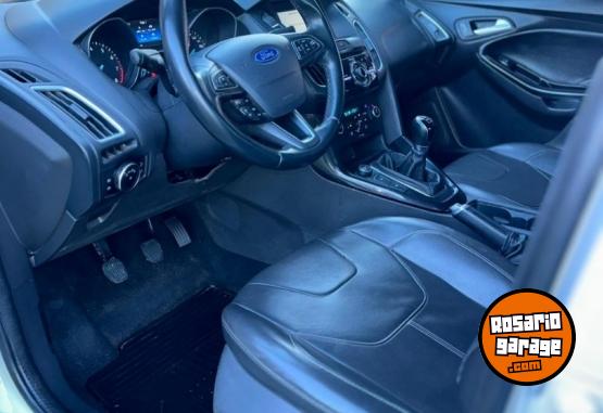 Autos - Ford Focus 4p 2.0 MT Titanium 2017 Nafta 160000Km - En Venta