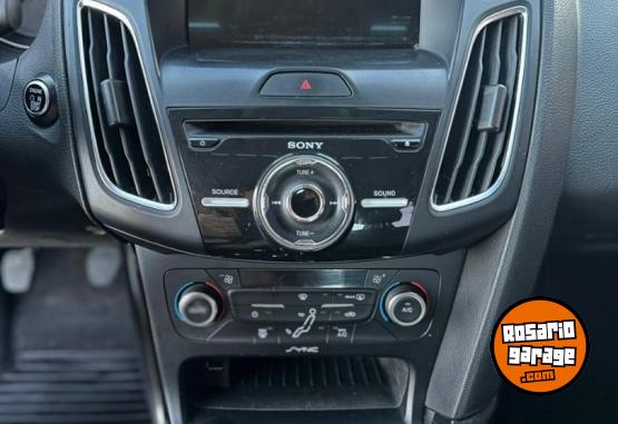 Autos - Ford Focus 4p 2.0 MT Titanium 2017 Nafta 160000Km - En Venta