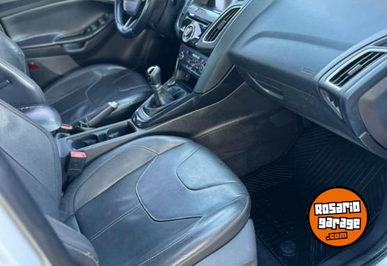 Autos - Ford Focus 4p 2.0 MT Titanium 2017 Nafta 160000Km - En Venta