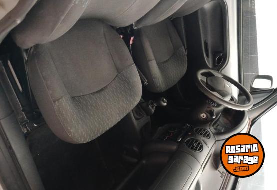 Utilitarios - Renault Kangoo furgon 1.6 GNC 2016 GNC 71000Km - En Venta