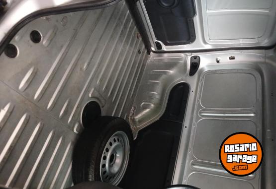 Utilitarios - Renault Kangoo furgon 1.6 GNC 2016 GNC 71000Km - En Venta