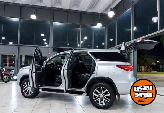 Camionetas - Toyota SW4 SRX 2.8 7 ASIENTOS AT 2017 Diesel 140000Km - En Venta