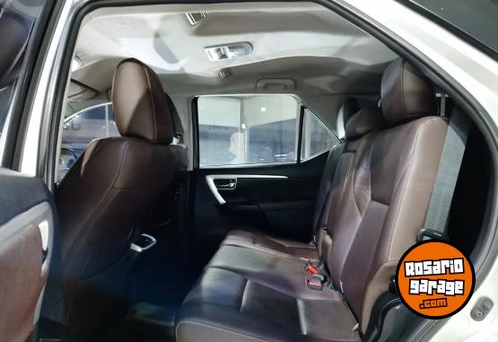Camionetas - Toyota SW4 SRX 2.8 7 ASIENTOS AT 2017 Diesel 140000Km - En Venta