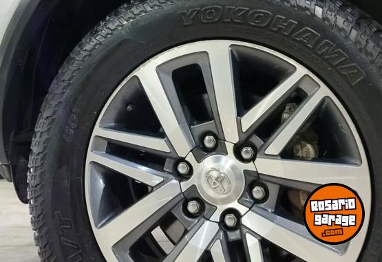 Camionetas - Toyota SW4 SRX 2.8 7 ASIENTOS AT 2017 Diesel 140000Km - En Venta