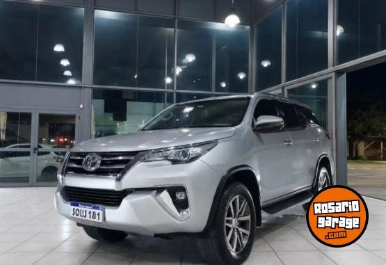 Camionetas - Toyota SW4 SRX 2.8 7 ASIENTOS AT 2017 Diesel 140000Km - En Venta