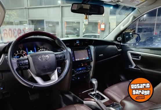 Camionetas - Toyota SW4 SRX 2.8 7 ASIENTOS AT 2017 Diesel 140000Km - En Venta