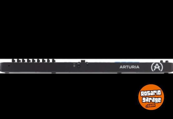 Instrumentos Musicales - CONTROLADOR MIDI ARTURIA KEYLAB ESSENTIAL 61 - En Venta