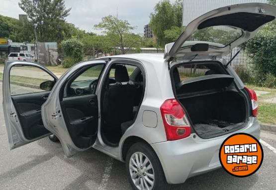 Autos - Toyota ETIOS 1.5 XLS 2014 Nafta 112000Km - En Venta
