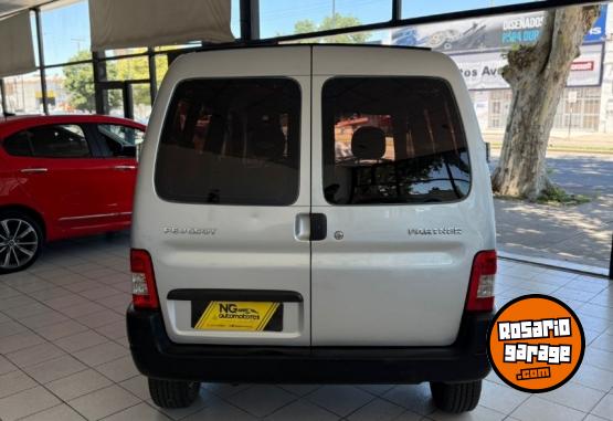 Utilitarios - Peugeot Partner Furgon Mixto 2019 Diesel 76000Km - En Venta