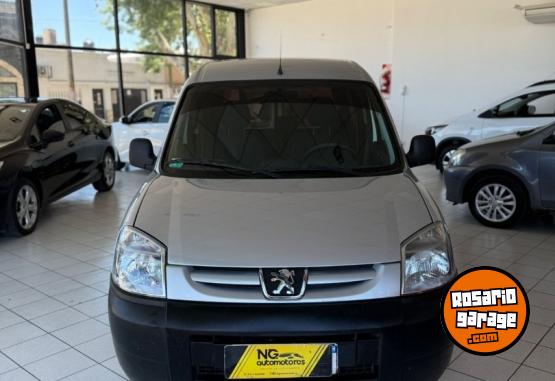 Utilitarios - Peugeot Partner Furgon Mixto 2019 Diesel 76000Km - En Venta