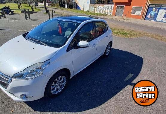 Autos - Peugeot 208 Allure TOUCHESCREN 2015 Nafta 124000Km - En Venta
