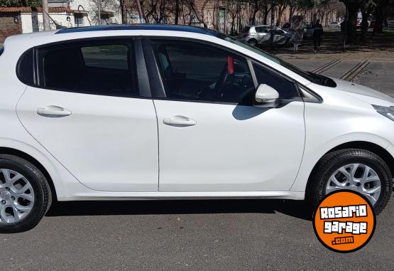Autos - Peugeot 208 Allure TOUCHESCREN 2015 Nafta 124000Km - En Venta
