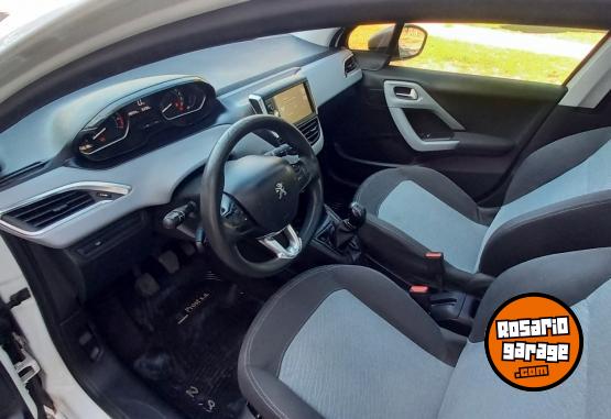 Autos - Peugeot 208 Allure TOUCHESCREN 2015 Nafta 124000Km - En Venta