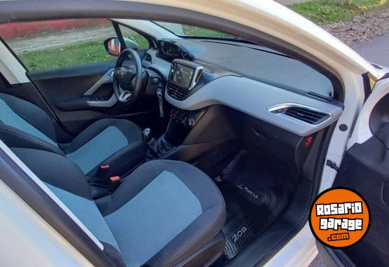Autos - Peugeot 208 Allure TOUCHESCREN 2015 Nafta 124000Km - En Venta