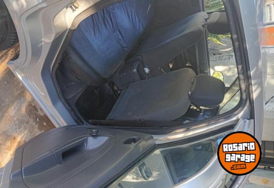 Autos - Ford Fiesta ambiente 2006 Nafta 210000Km - En Venta