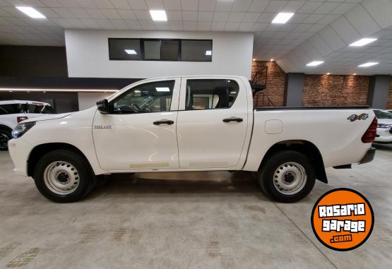 Camionetas - Toyota HILUX DC DX 2.4L 4X4 2020 2020 Diesel 180000Km - En Venta