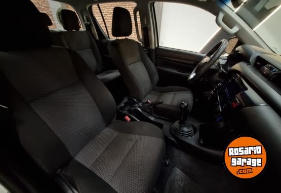 Camionetas - Toyota HILUX DC DX 2.4L 4X4 2020 2020 Diesel 180000Km - En Venta