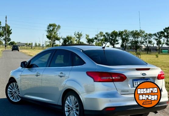 Autos - Ford Focus Titanium 2016 Nafta 116000Km - En Venta