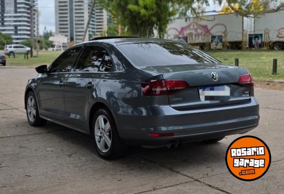 Autos - Volkswagen Vento higline 2017 Nafta 93000Km - En Venta