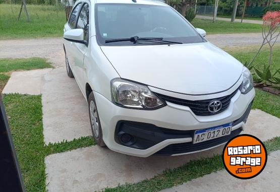 Autos - Toyota Etios XS 2017 Nafta 103000Km - En Venta