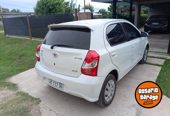 Autos - Toyota Etios XS 2017 Nafta 103000Km - En Venta