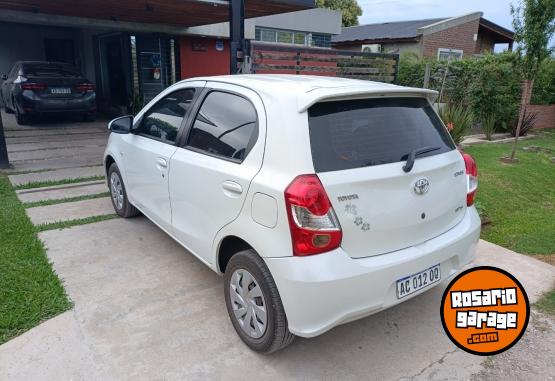Autos - Toyota Etios XS 2017 Nafta 103000Km - En Venta