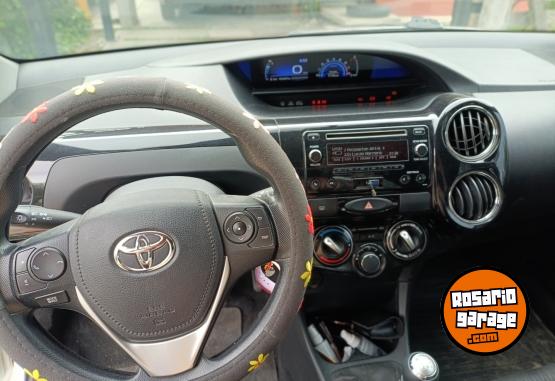 Autos - Toyota Etios XS 2017 Nafta 103000Km - En Venta